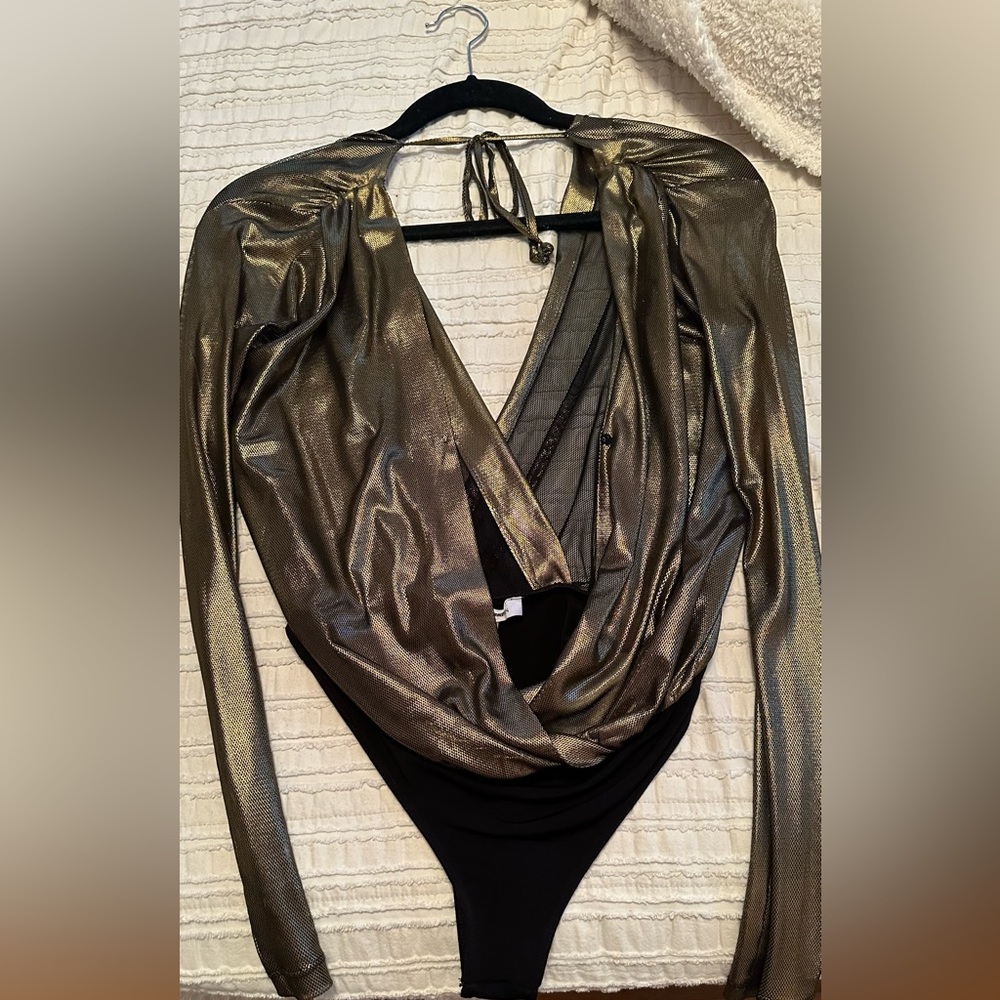 BCBGeneration Gold Metallic Surplice V Neck Bodysuit Women’s Size XS